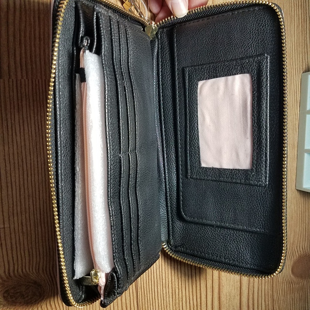 Betsey Johnson Pug Pink Wallet/Wristlet - Picture 5 of 6